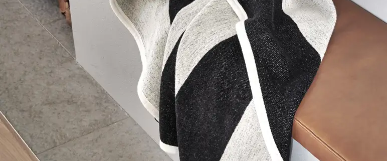 PAPPELINA_BLANKET_BOB_BLACK_CREATIVE1